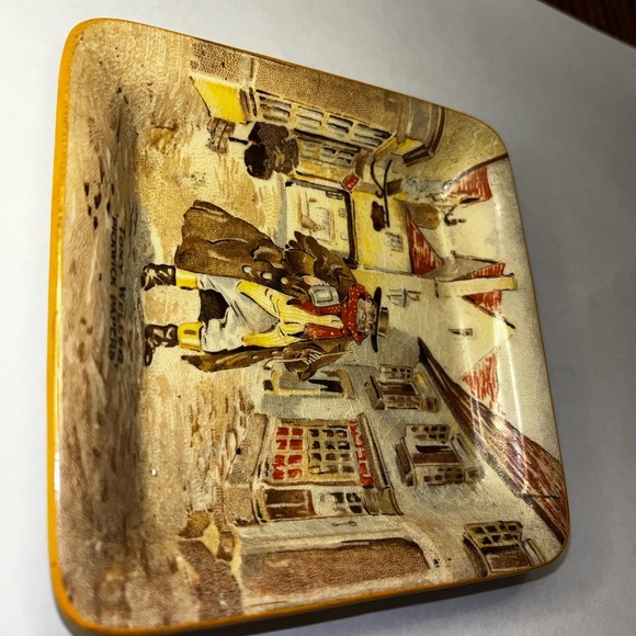 New Hall Hanley Staffordshire
Porcelain Trinket Dish Tony Weller
Pickwick Papers - Picture 5 of 10